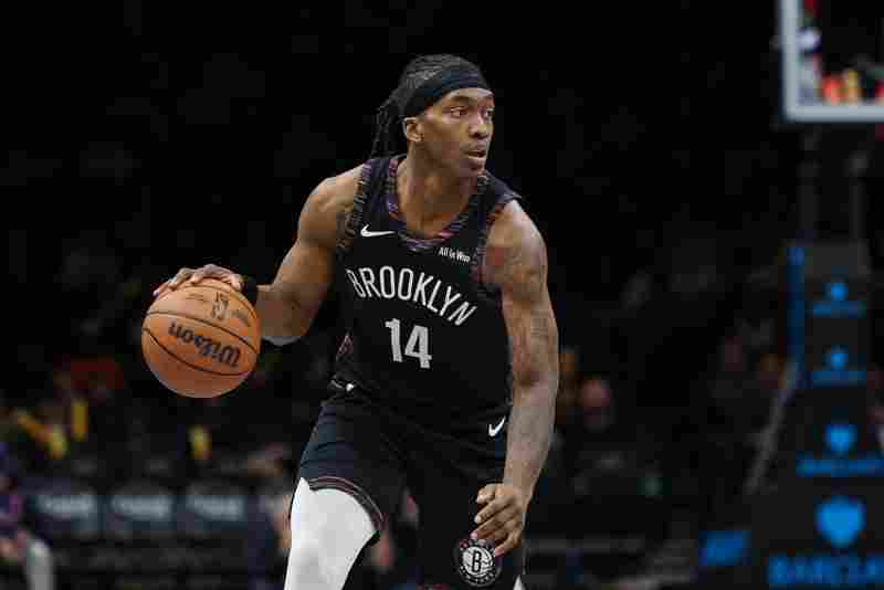 希望沒事??！曼恩上籃重摔 堅持罰籃后返回更衣室